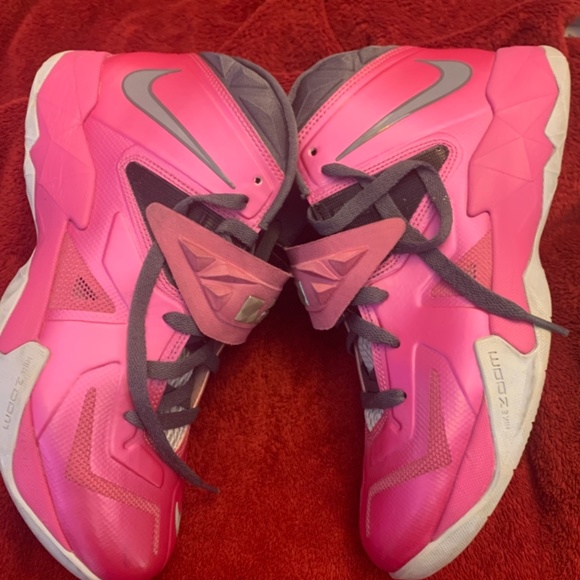 LeBron James Pink Nikes - Kay Yow!! - Picture 4 of 6